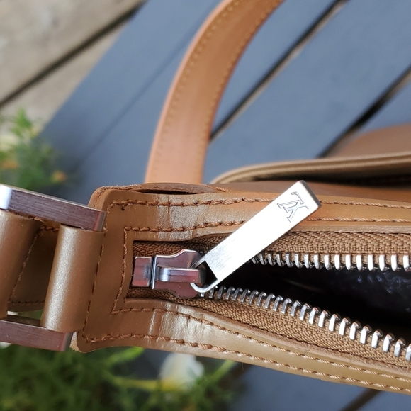 💥💥SOLD💥💥LV Sutter Shoulder bag - Picture 3 of 12